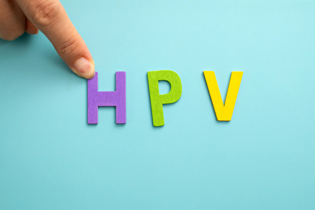 HPV Impfung auf blauen Hintergrund