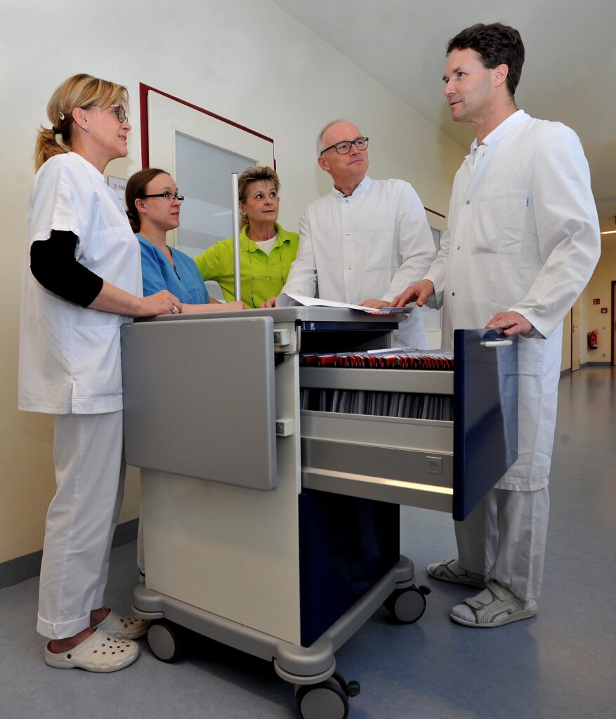 Portraits der Mitarbeiter der Sana Klinik Zwenkau. Hier: l-r Katharina Bley, Katharina Rauschenbach, Gabriele Neumann, Chefarzt Dr. Ralf Sultzer, OA Dr. Steffen Mörbitz.