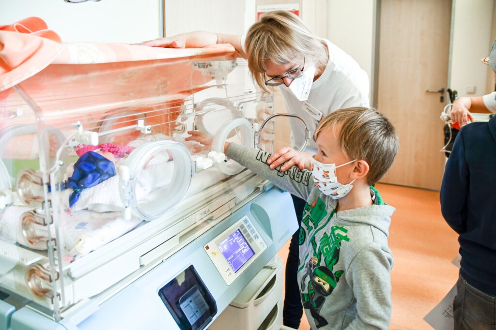 Neonatologie mit Inkubator zum Anfassen für die Kleinsten