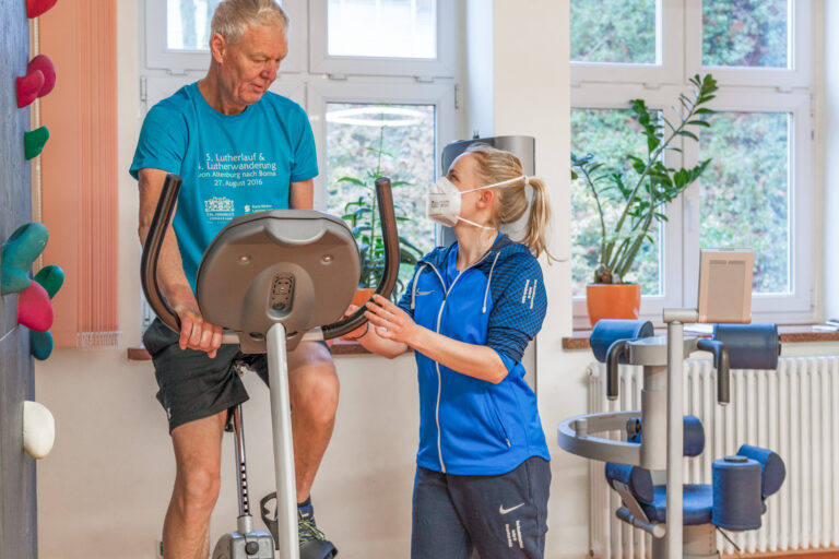 Individuelles Trainingsprogramm für Menschen nach der Reha - Sana ...